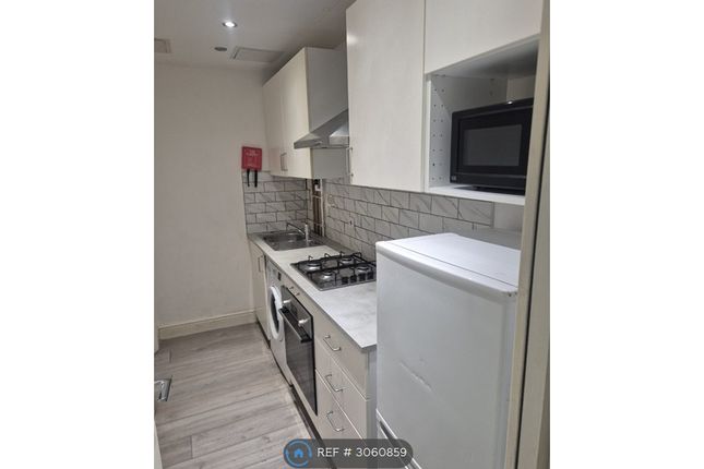 Flat, Mayfair Avenue, Ilford photo 3