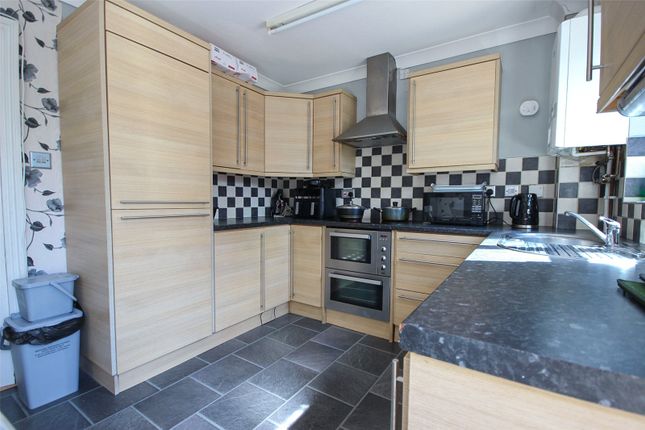 1, Grovebury Court, Bedford photo 3