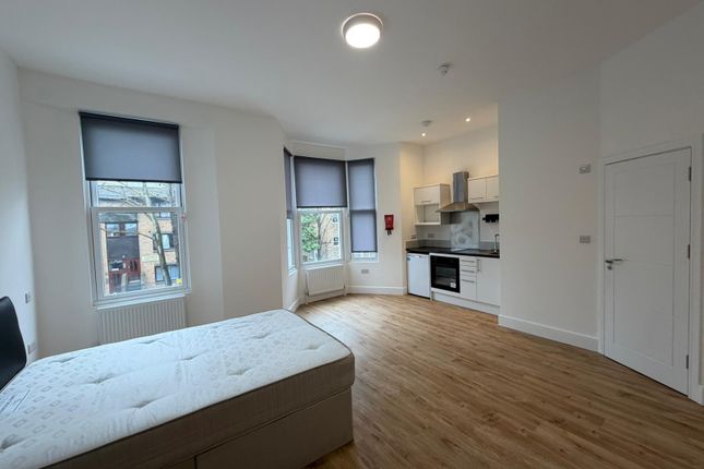 Flat 4, Pownall Gardens, Hounslow, London photo 3