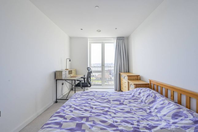 Flat for sale in Shackleton Way, Gallions Reach, London