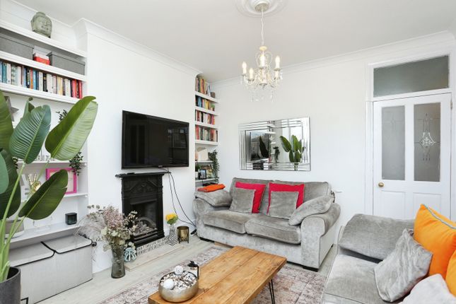 Flat 6/Raisbeck Court, 26 Rosendale Road, London photo 3