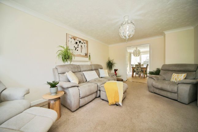 15, Aspen Close, Ipswich photo 3