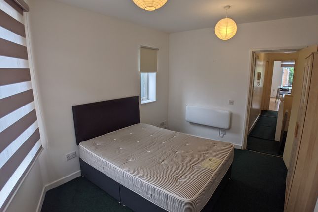 Thumbnail Flat to rent in Carmoor Road, Manchester
