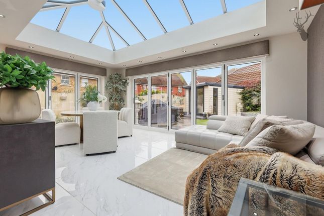 30 Mary Rose Close, Grays photo 3