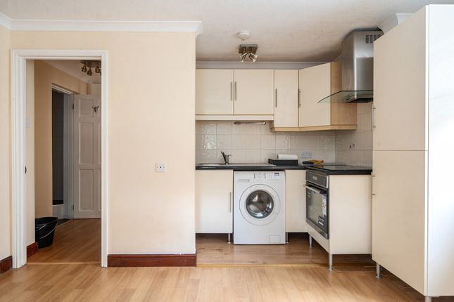Flat 2 Bayman Manor,, Lye Green Road, Chesham photo 4