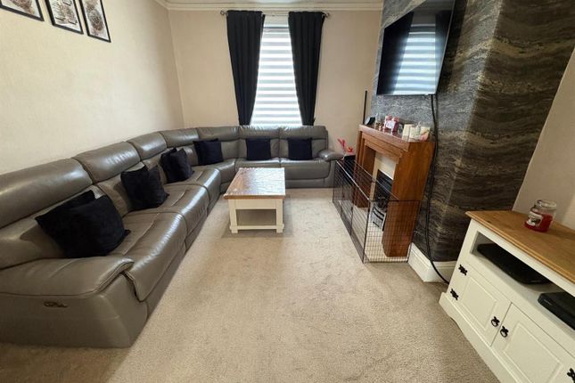 10, Sherwood Place, Bradford photo 5