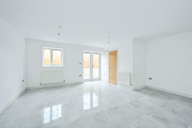 4, Whyteleafe photo 3