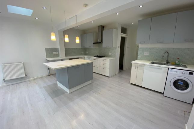 13, Purland Close, Dagenham photo 2