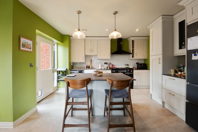 2, Woodbury Lane, Salisbury photo 4