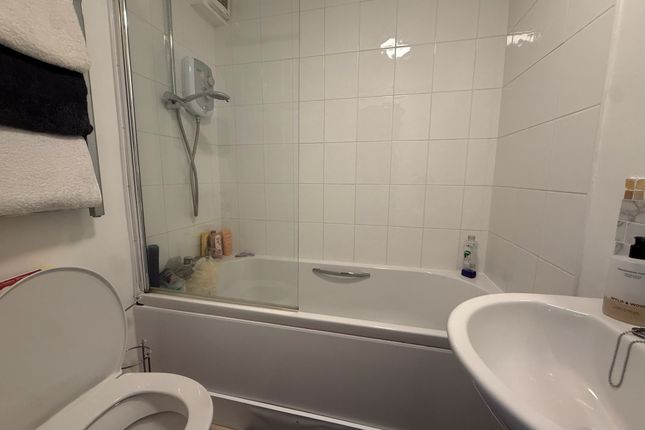 Flat 13, Romsey photo 5