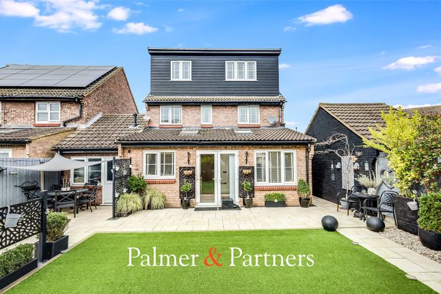 13, Blackwood Chine, Chelmsford photo 2
