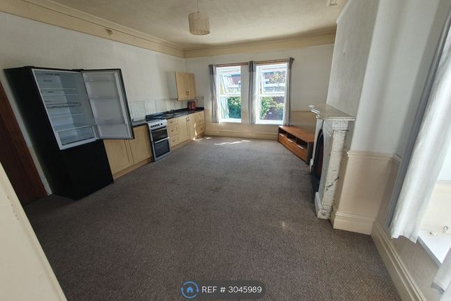 Flat, Rose Terrace, Ashton-On-Ribble, Preston photo 2