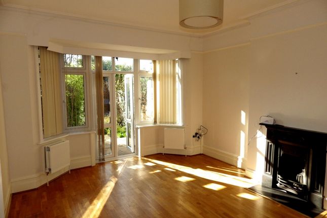 2 bed flat to rent in Ground Floor Flat, Chatsworth Road, Willesden Green NW2