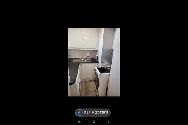 Flat to rent in St. Johns Road, Huddersfield