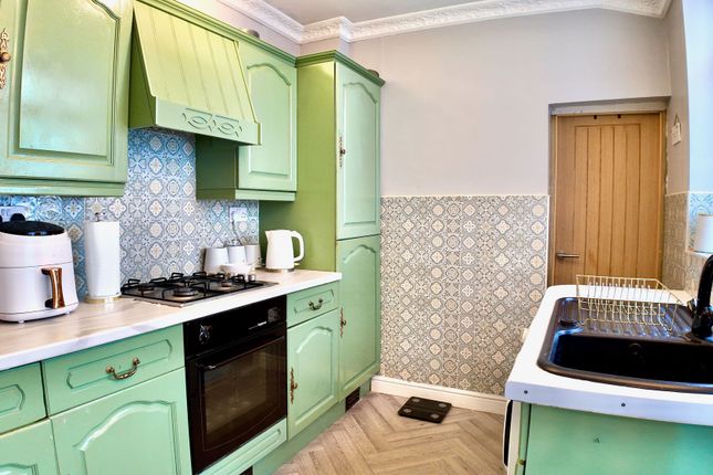 8 Woodland Terrace, Blackwood photo 3