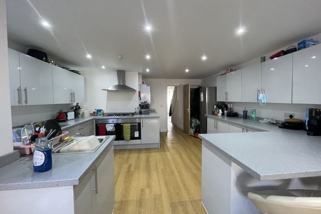 7-bed terraced on 16, Flora Street, Cardiff, £4,270/mo