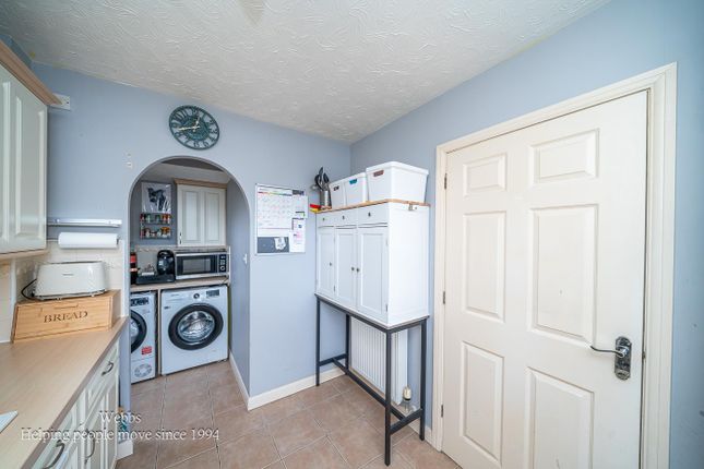 14, Chenet Way, Cannock photo 4