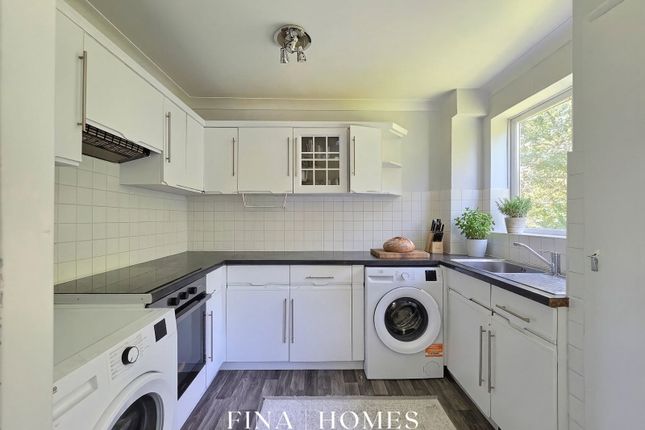33, Tyron Way, Sidcup photo 2