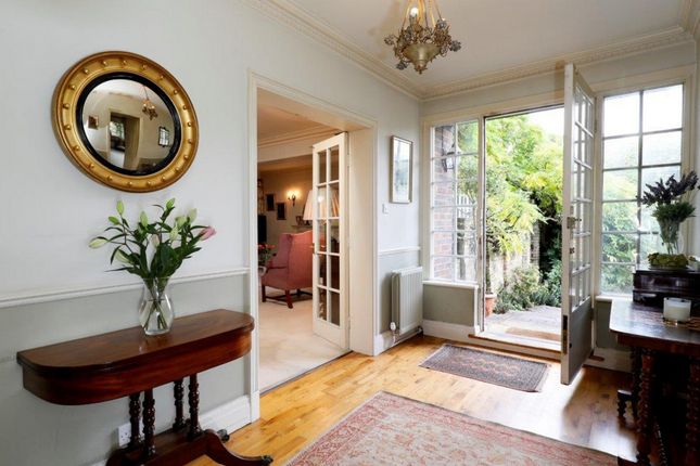 25, Wool Road, London photo 4