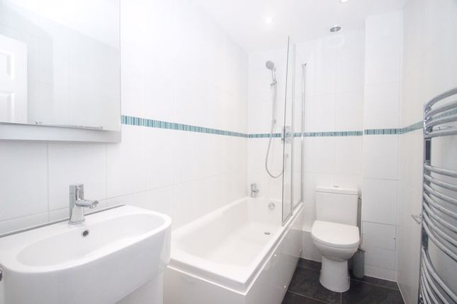 Flat for sale in Phoenix Close, Epsom
