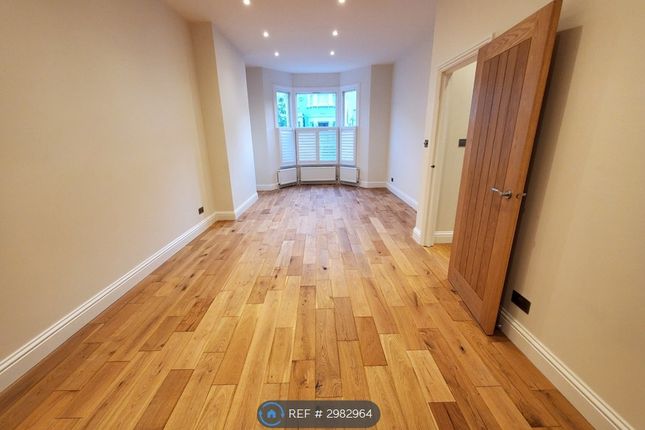 Leathwaite Road, London photo 3