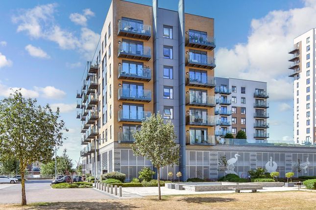 2-bed flat on Peninsula Quay, Pegasus Way, Gillingham, £190,000