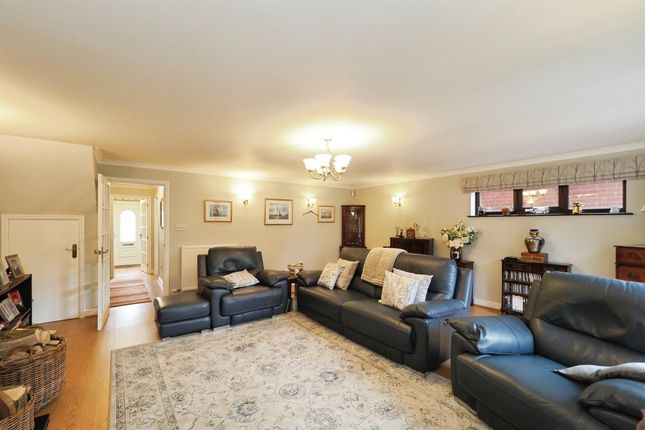 8, Acacia Drive, Derby photo 3