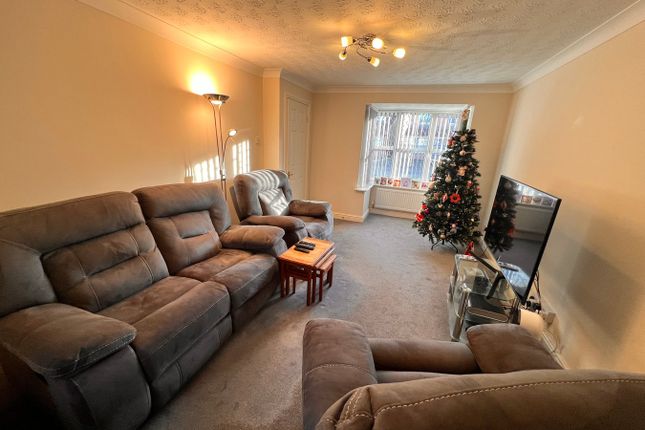 15, Parkside Close, Manchester photo 3