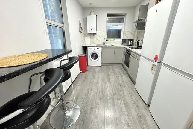 34, Dowsett Road, London photo 5