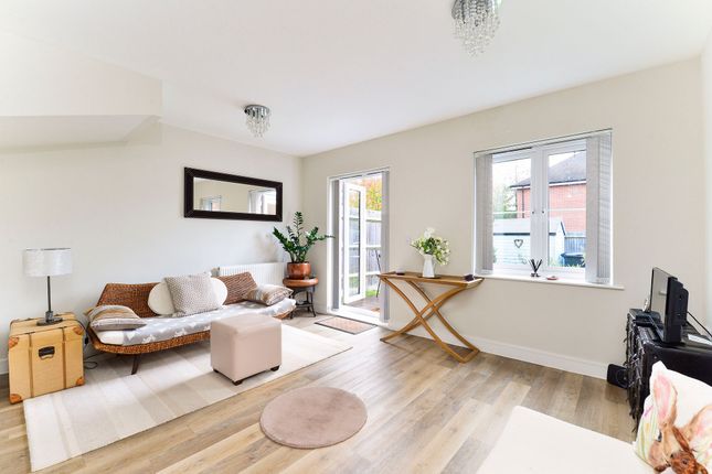 5 Alderbank Drive, Godalming photo 2