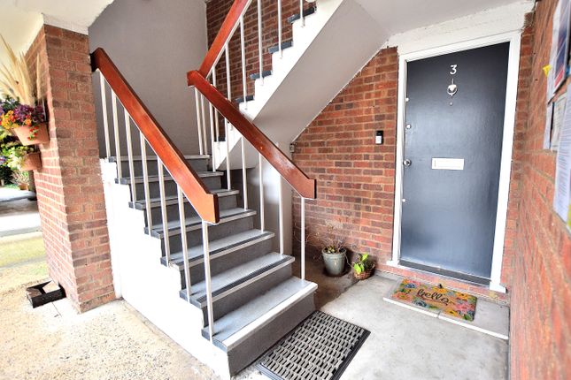 Flat 3, Phoenix Court , Chingford Avenue, Chingford photo 2