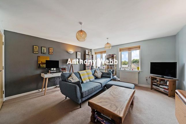 Thumbnail Flat for sale in Green Lanes, Palmers Green