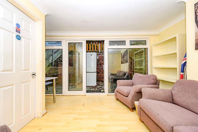73, Brendon Avenue, Bedfordshire photo 3