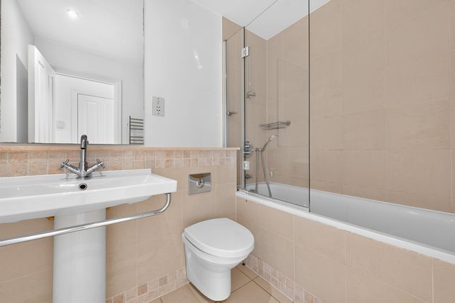 Flat 8, 43, Grove Park Road, London photo 4