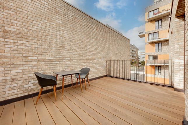 14, Cyrus Field Street, London photo 4