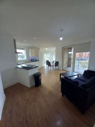 Flat to rent in Uncinia House, Colindale Gardens, Lismore Boulevard