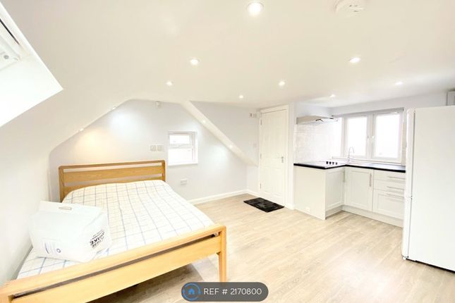 Studio to rent in Villageway, Pinner