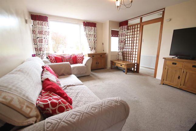 58, Stonelea Close, Chippenham photo 2