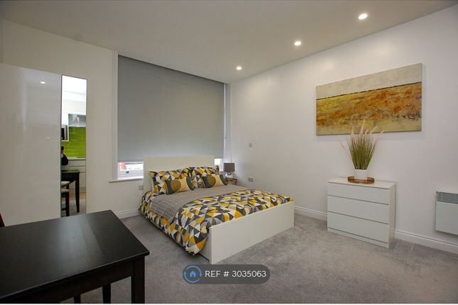 Flat, Victoria Road South, Southsea photo 5
