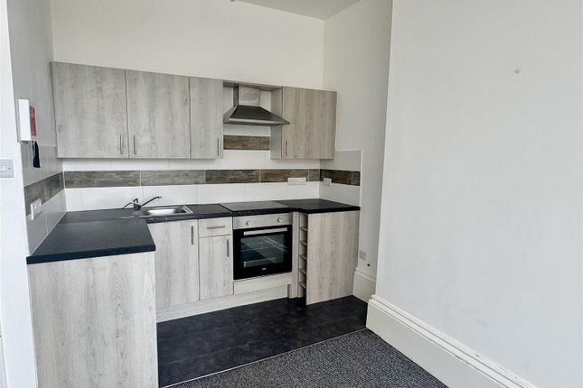 Flat 2, 1, Cromwell Terrace, Scarborough photo 3