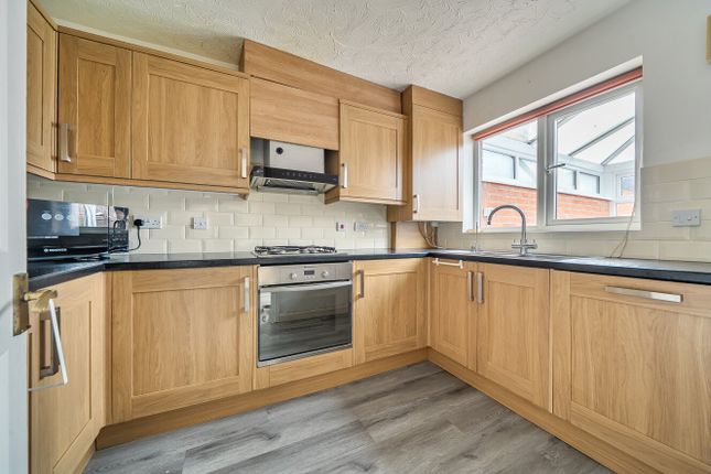 11, Gittens Close, Bromley photo 2