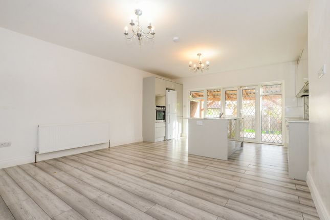 166, Whitchurch Lane, Edgware photo 4