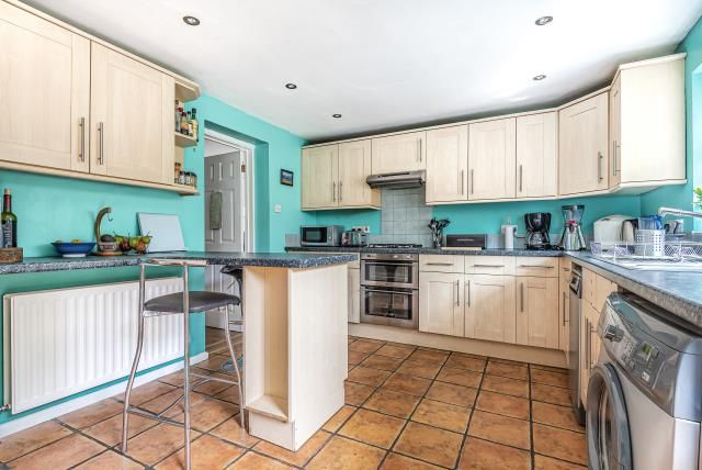 17, Barn Crescent, Newbury photo 4