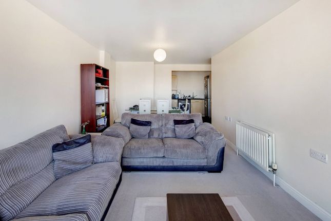 Flat to rent in Townsend Street, London