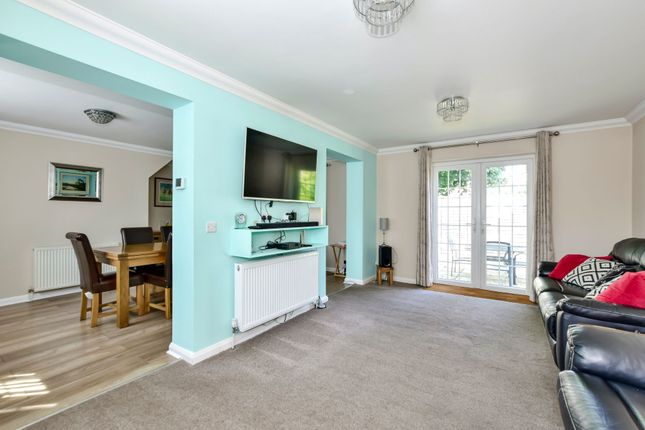 76 Oak Green, Abbots Langley photo 2
