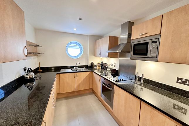 Flat 23, Willow Court, London photo 3