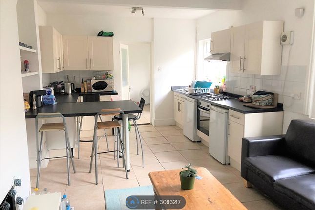 6-bed semi-detached on Brighton, £4,108/mo