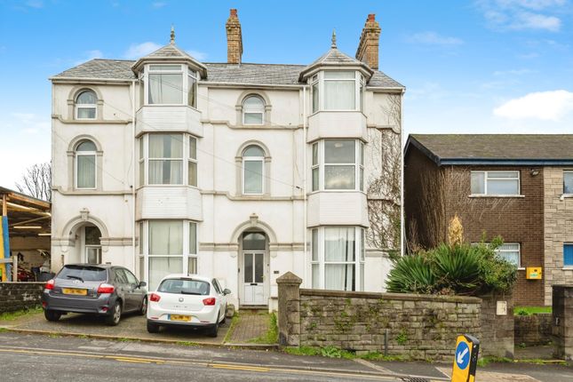 6-bed flat on 124 Gower Road, £160,000