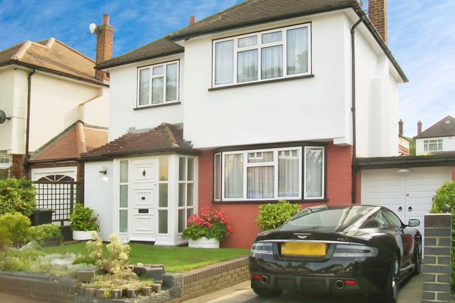 17 Dacre Gardens, Chigwell photo 2
