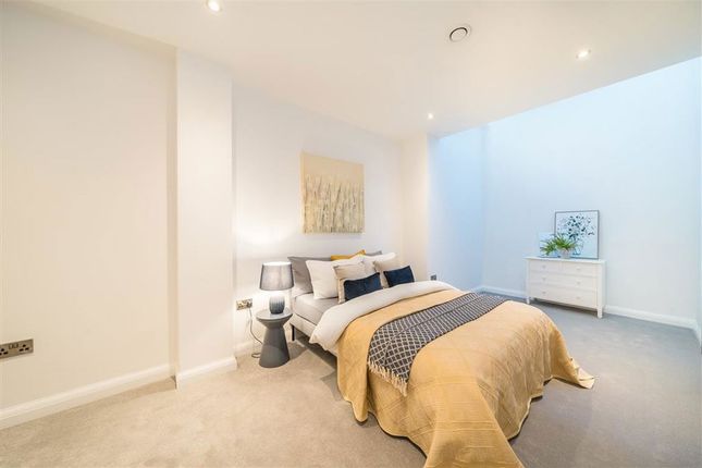 Flat 14, 24, Welmar Mews, London photo 4